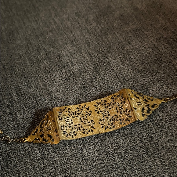 Elegant Gold and Green Bracelet - Picture 5 of 7